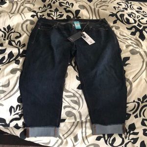 Torrid Capri jeans never worn